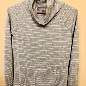 GapFit long-sleeve grey/white striped top